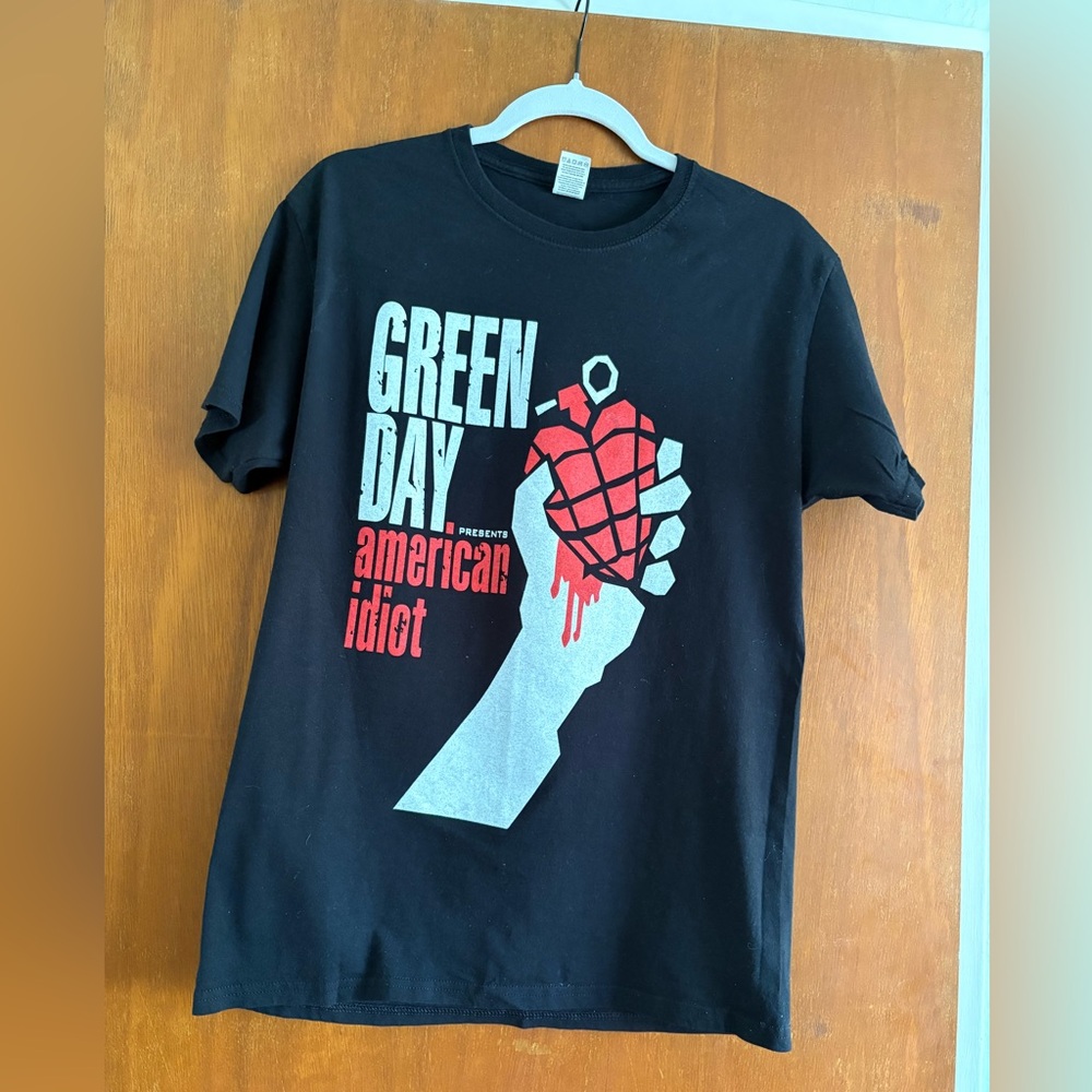 Green Day Saviors Tour 2024 Tee Size Medium Official Concert Shirt